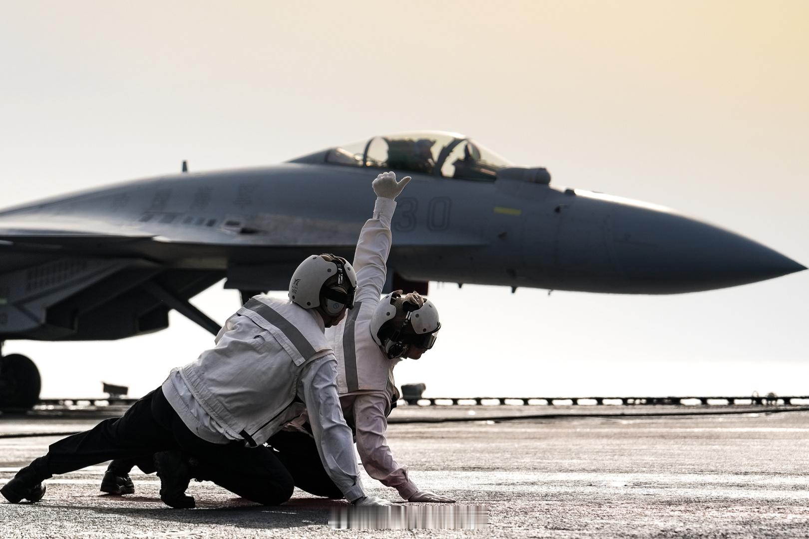 J-15T滑跃起飞！190视角 ​​​