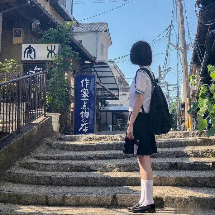 想跟大家说，选择做真实的自己，能很大程度的过滤掉那些不合适的人。一定不要为了交朋