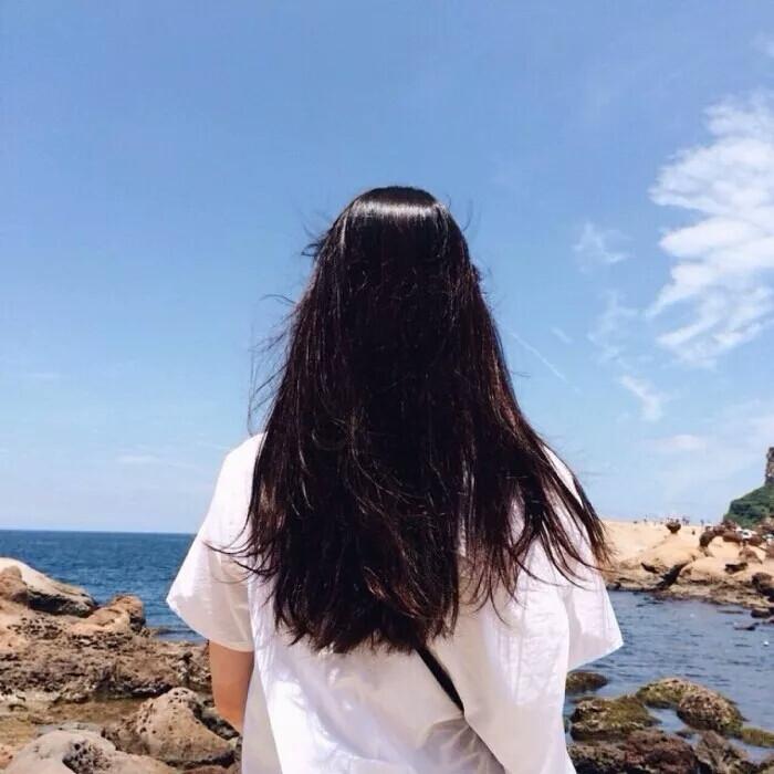 不要总拿伴侣和别人对比。

每个人都有优缺点，

别人再好都与你无关，

身边的