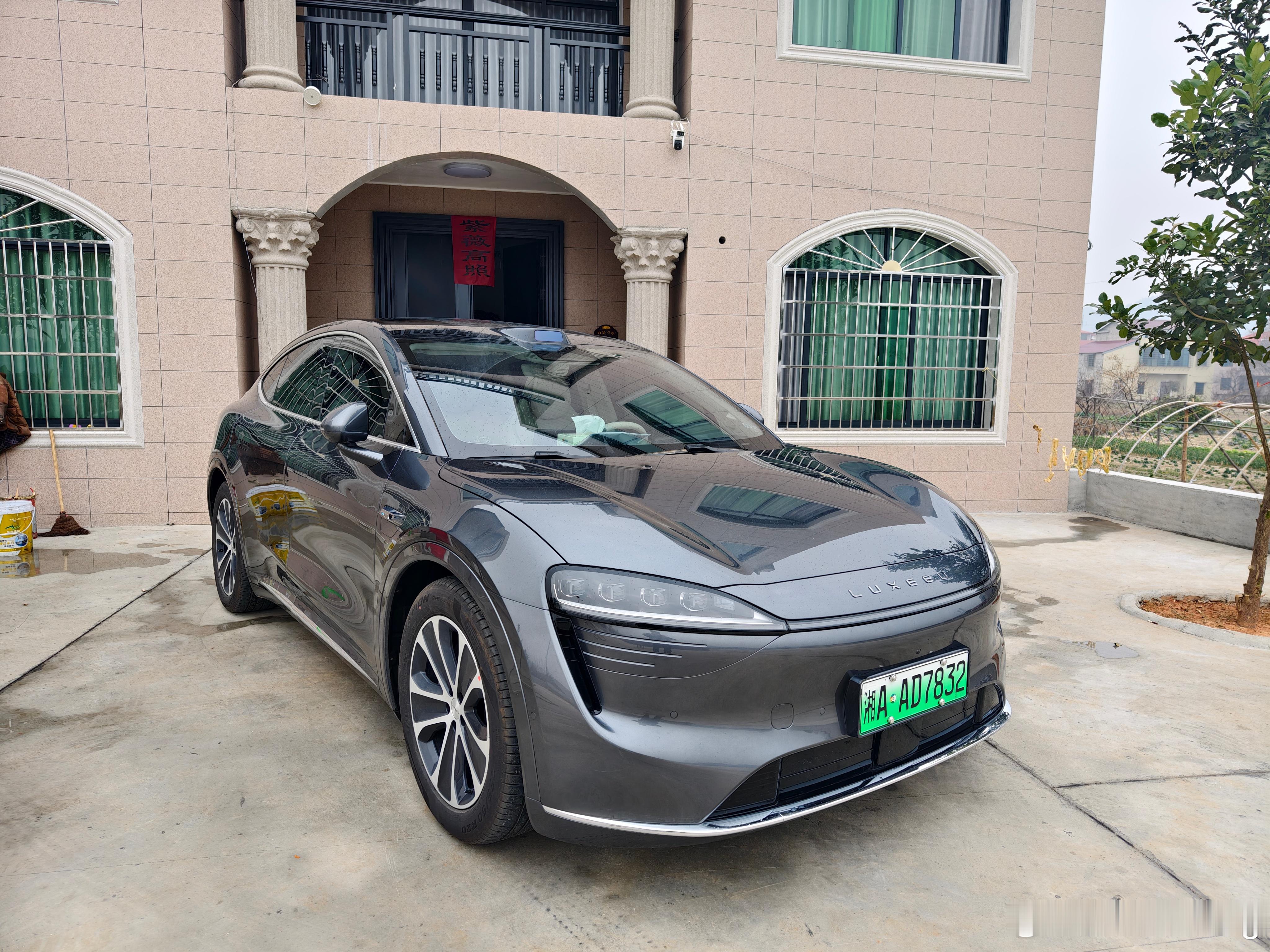 今天上午花了两三个小时洗车然后中午刚洗完，下雨了[二哈][二哈][二哈] 