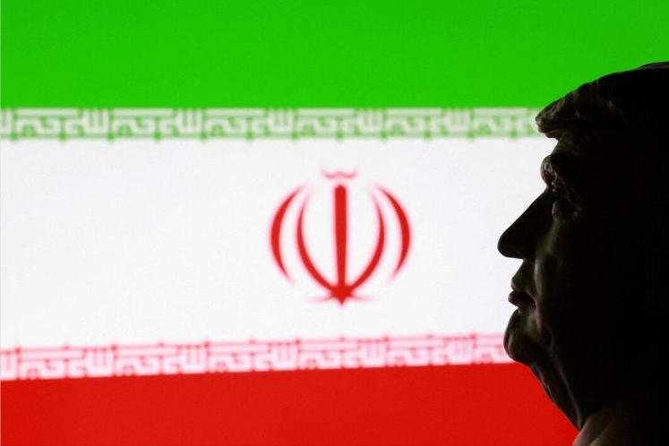 伊朗内乱再起 承压准备让步

当地和海外媒体发布的视频显示，伊朗学生星期六（2月