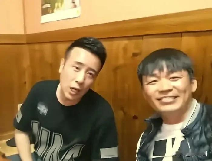 早年，于和伟和王宝强私下聚会，没有豪华的包间，没有丰盛的菜肴。只有微红的脸庞和纯
