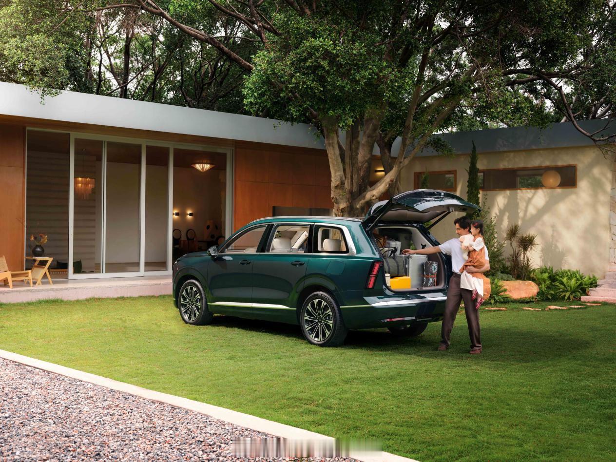 预算不够想买大六座怎么办？你得找五菱啊！人民大六座星光L北京车展上，五菱星光L亮