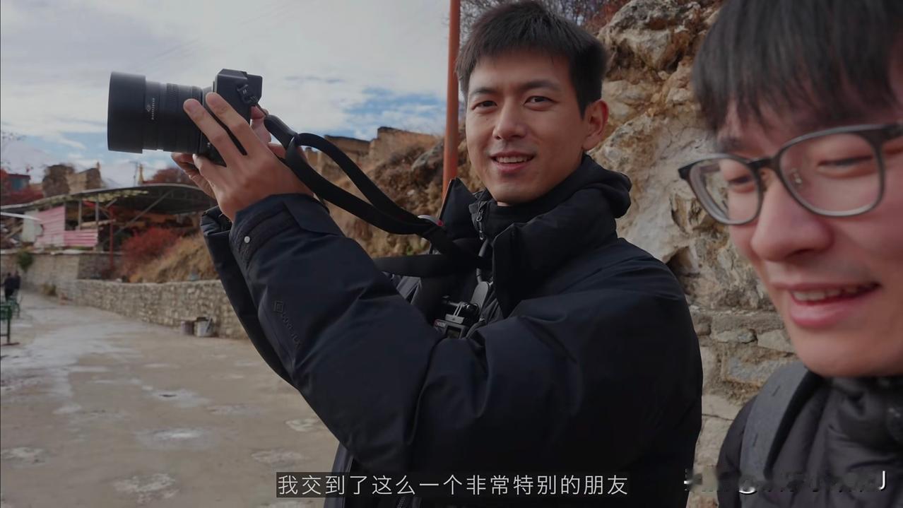 李现的毅力令人佩服，库拉岗日徒步成功，西藏美景尽收眼底！穿鲜艳的衣服真出片啊，奶