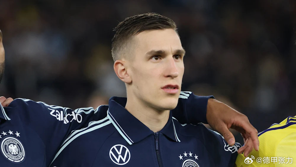 尽管最近有消息说，多特蒙德有望和施洛特贝克就续约达成一致，但是球员本人在和加纳赛