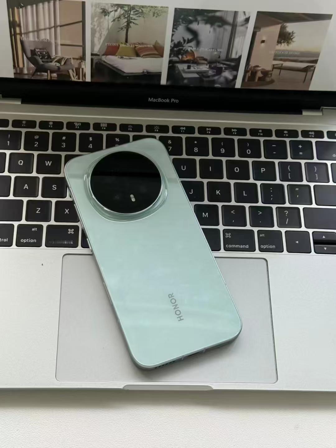 华为新旗舰Mate 80系列刚发布，吸引了无数目光。但要论务实之选，懂行的商务人