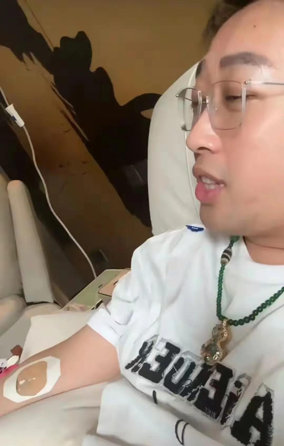 于正和何晟铭关系确实不一般！

我刚认识于正的时候，他那时和何晟铭正好着！
虽然