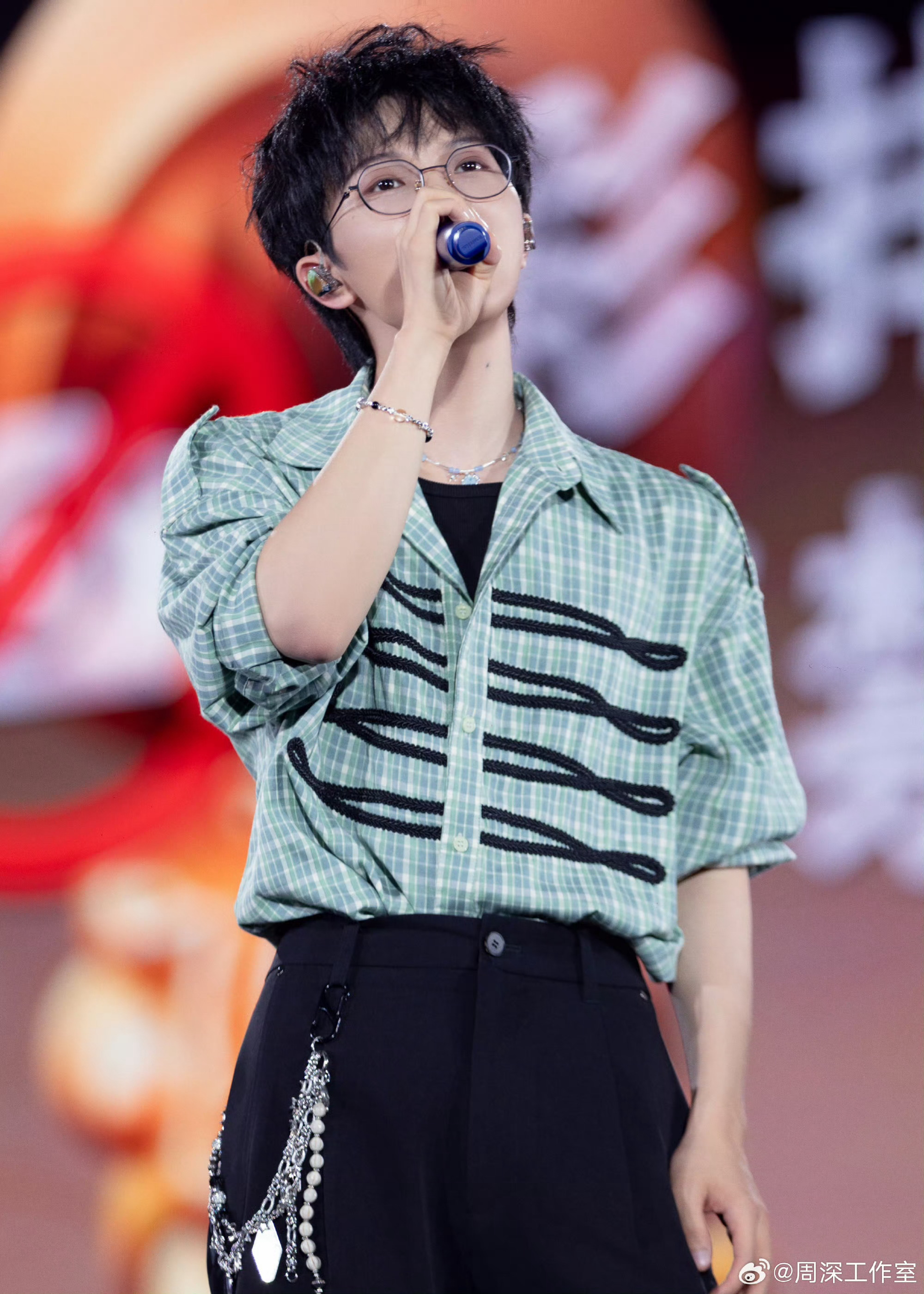 周深12年首次出道日开演唱会出道12年快乐🎉 