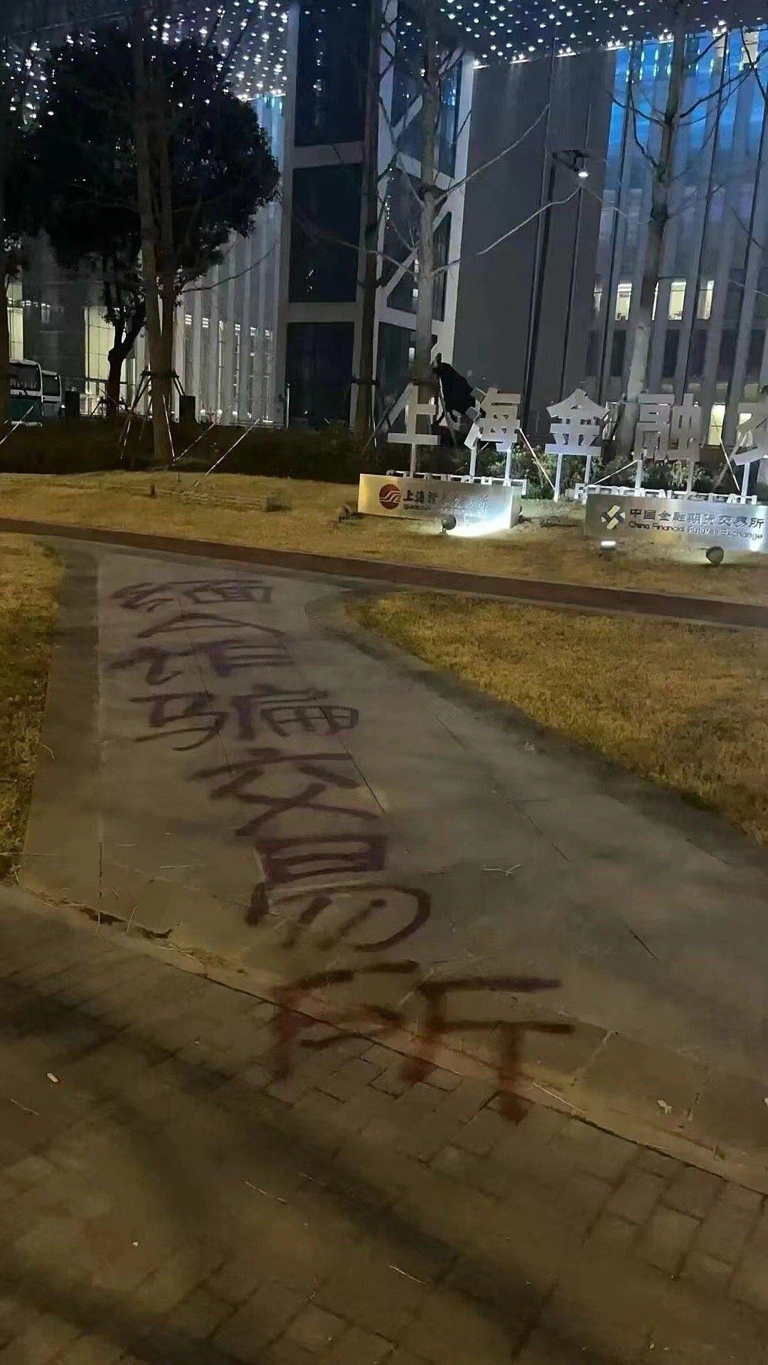 为这位勇士👏[笑cry][笑cry][笑cry][笑cry] （转自网络） ​