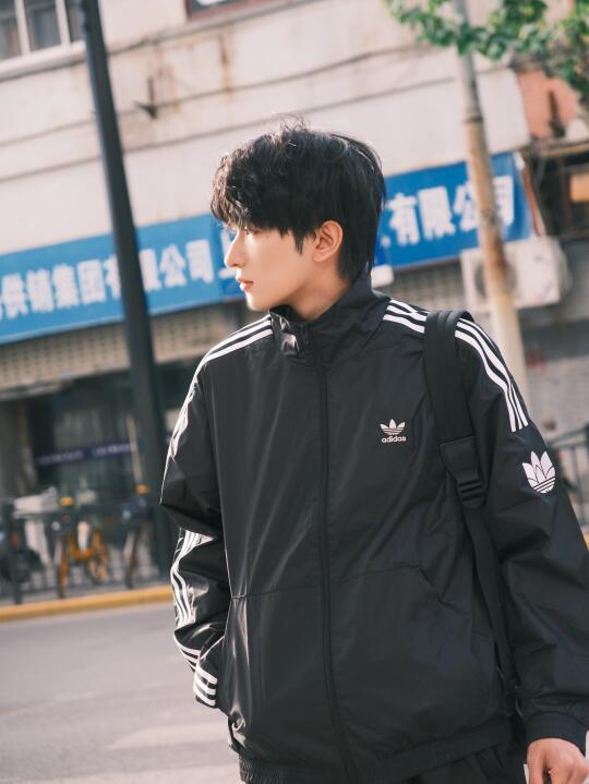 在上海街头大暴走