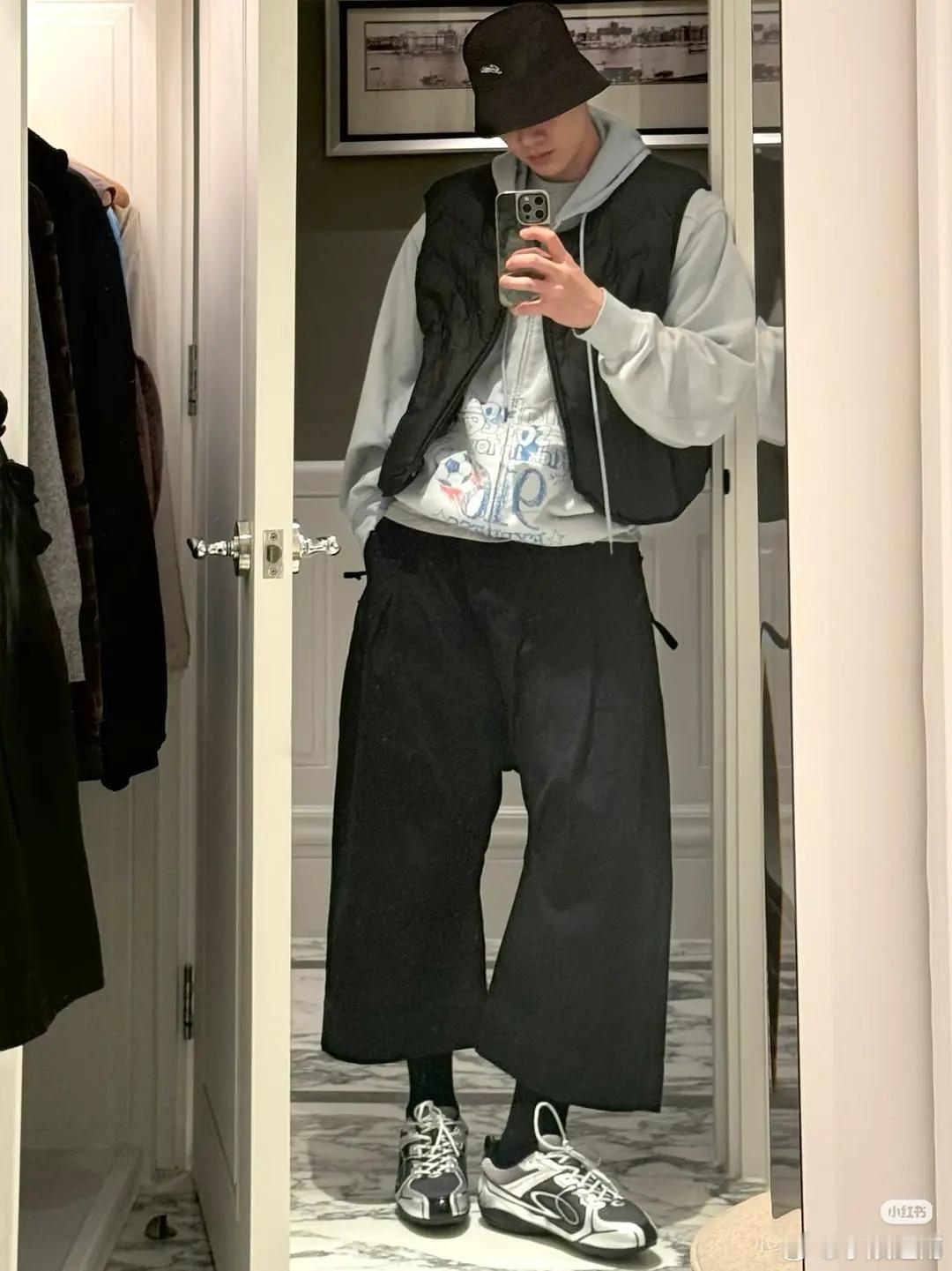 有网友说白敬亭装装的 