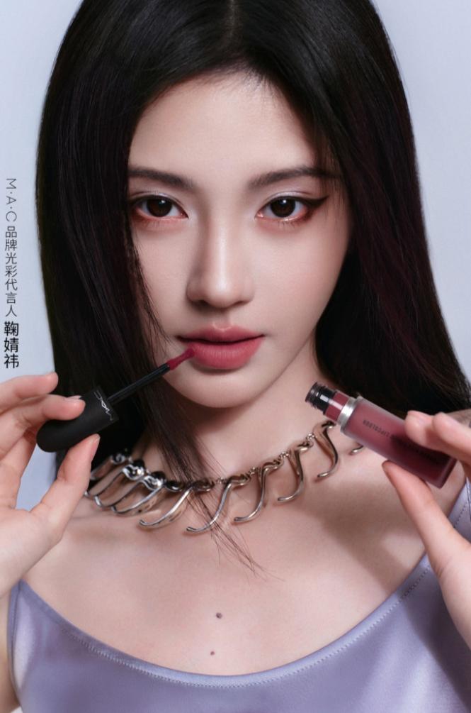 鞠婧祎正式出任MAC品牌光彩代言人
丁禹兮是品牌风尚代言人，在品牌这俩人同咖，都