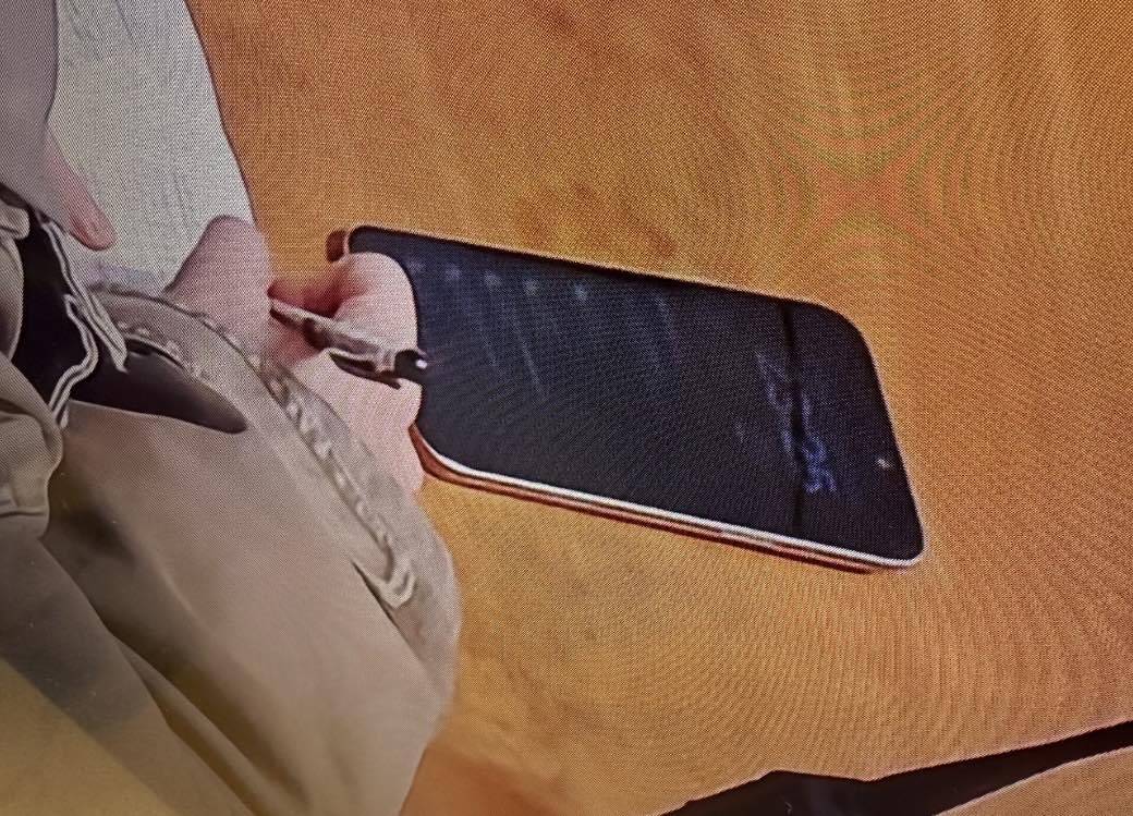 王鹤棣的手机也这么多未读信息 王鹤棣的手机也这么多未读信息啊！不过很正常吧，录节