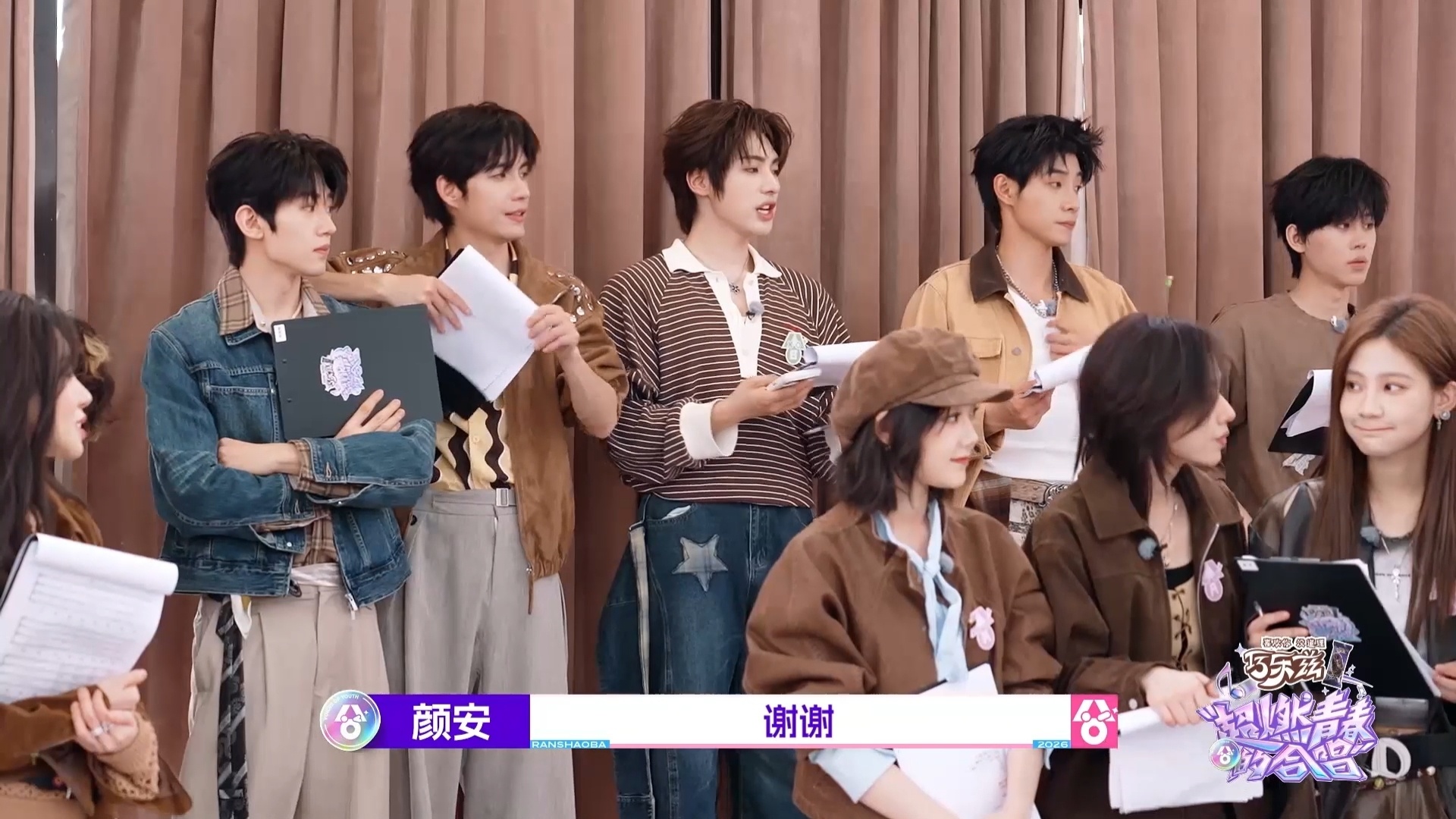 刘雨昕探班音综刘雨昕探班带了两车润喉神器“累不累？”“肯定没问题的。”“挺好的。
