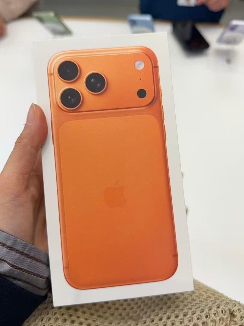 出一台全新未拆封港版 iPhone 17 Pro Max 橙色 512GB我之前