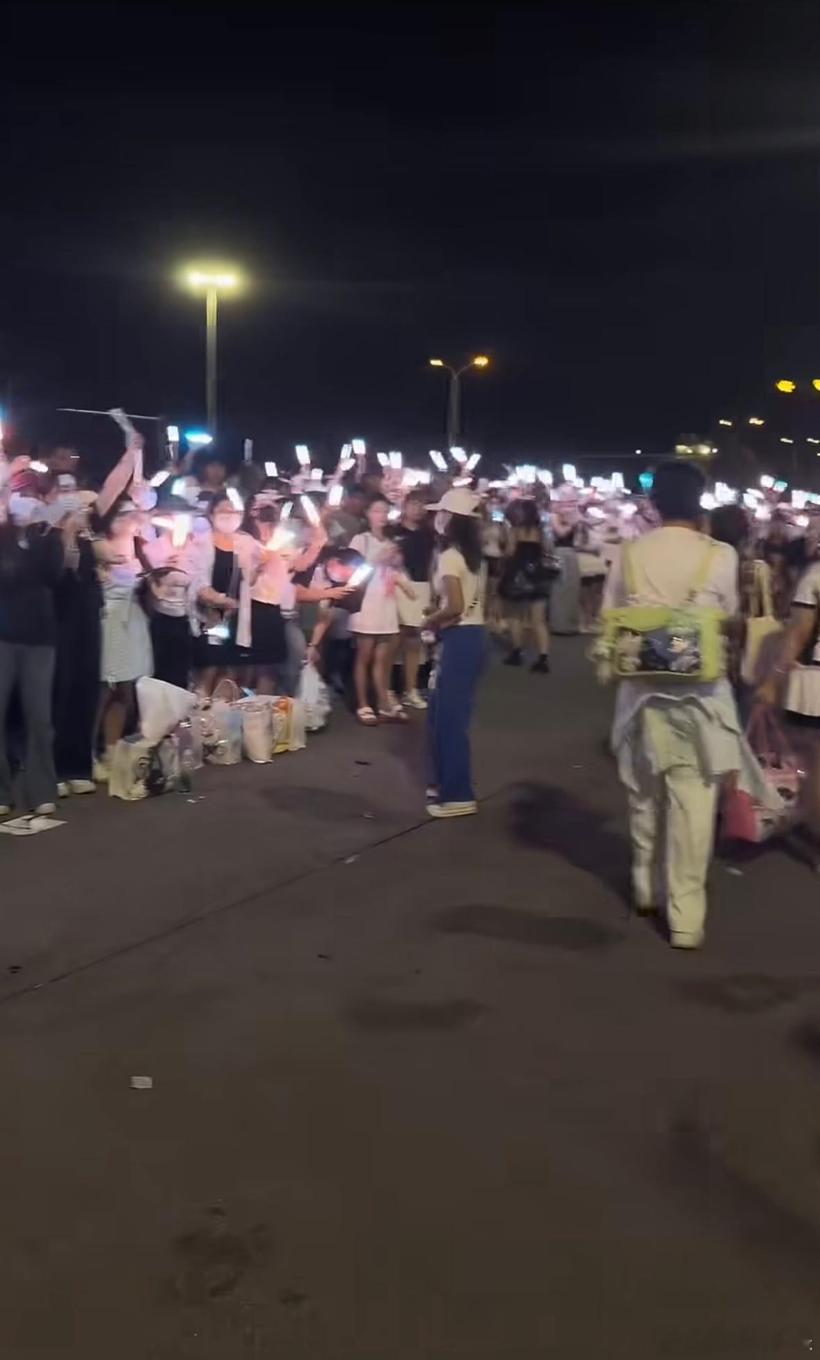 TF四代五公同担接同担橹穆同担接同担 原来追星途中还能收获这么真挚珍贵的情谊 