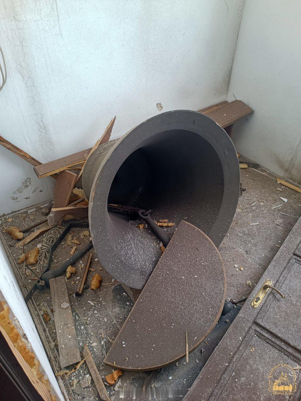 顿涅茨克州北部的斯维亚托戈尔斯克修道院遭到抢劫，疑似是前线乌军干的。 