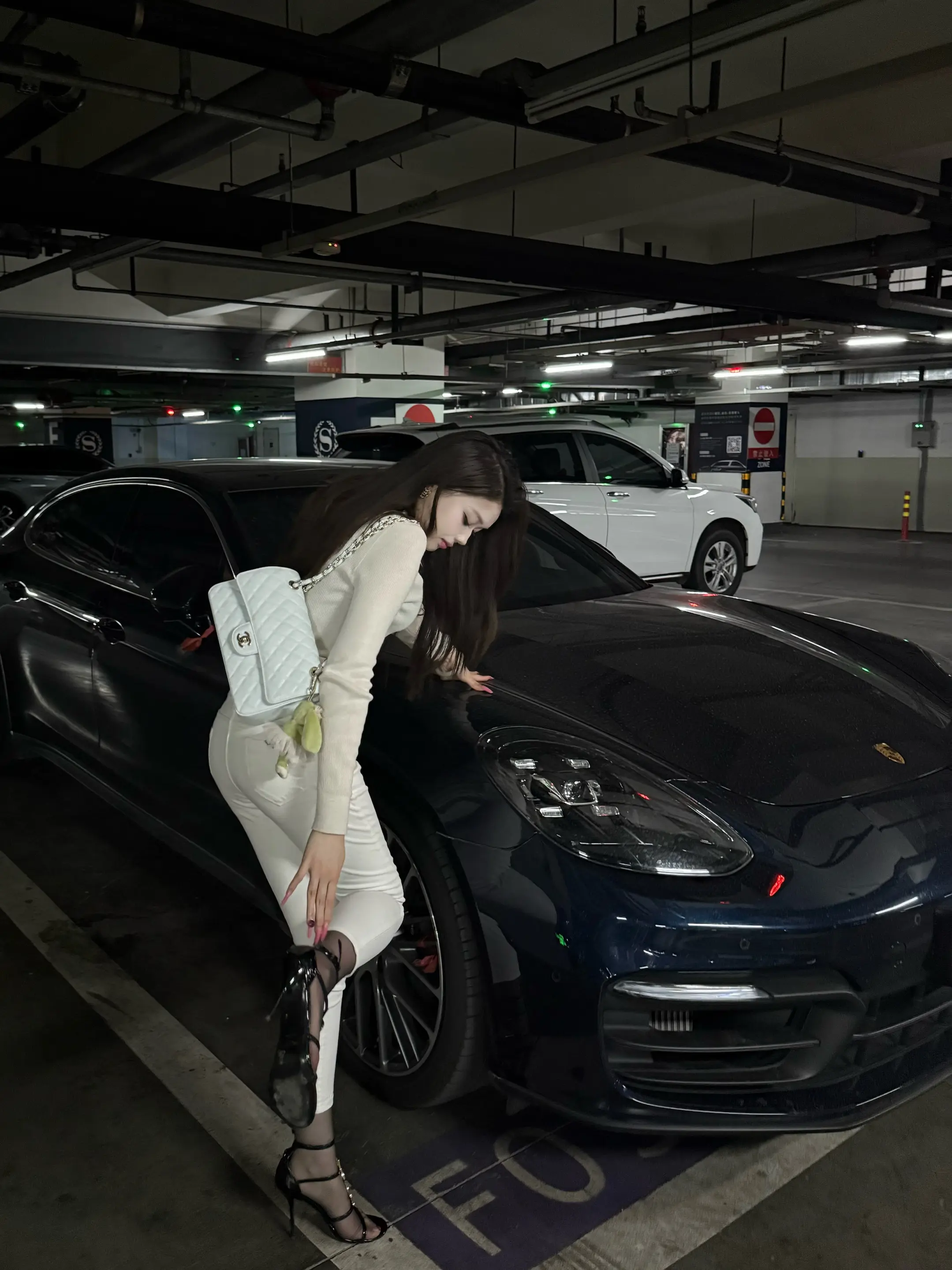 穿的就是小脚裤 聊的就是偏商务