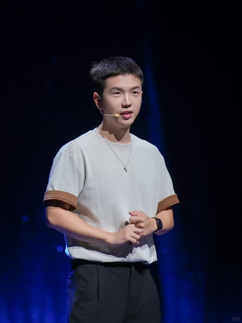 脱口秀解锁秋日快乐密码打工疲惫急需脱口秀续命！付航、童漠男、梁海源开启巡演，段子