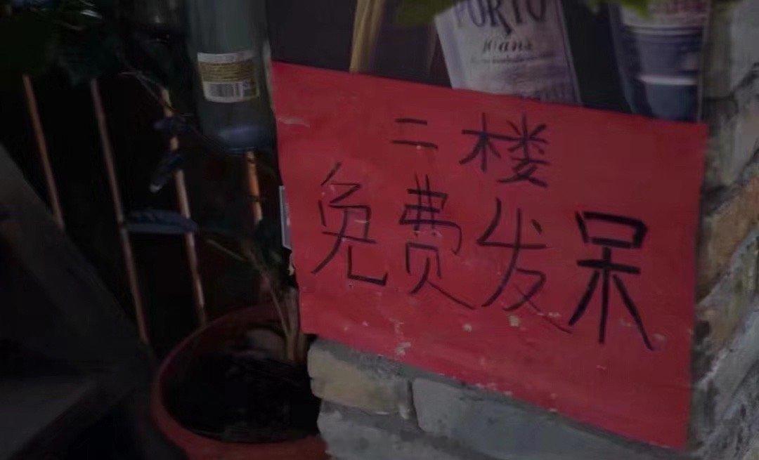 50多岁大姐，体检CT发现肝上长了个东西。吓得一晚上睡不好，半夜做噩梦吓醒了好几
