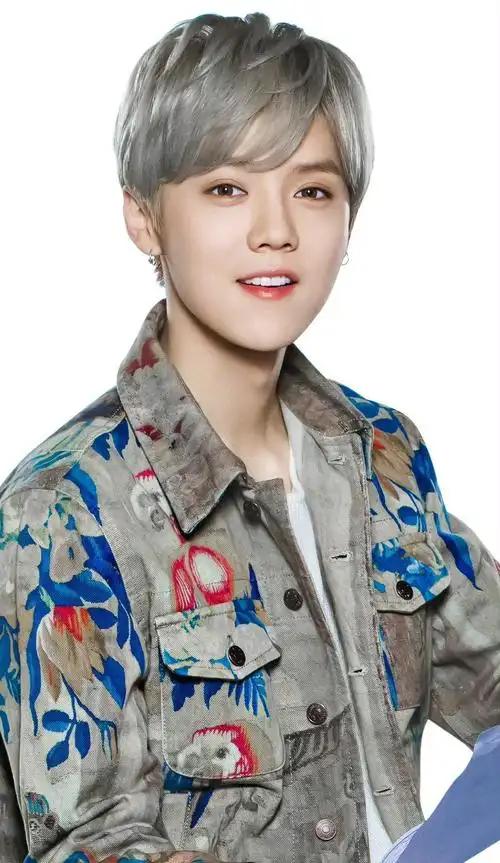 4月20日鹿晗迎来36岁生日，当天工作室官宣“足球第一课”公益项目第14座足球场