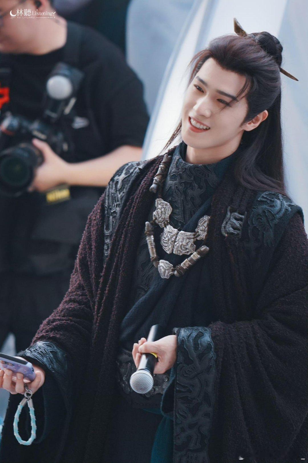 李昀锐生理性疼痛不像演的李昀锐新剧毒发这段诸葛玥毒发时的痛苦被精准演绎，细微抽搐