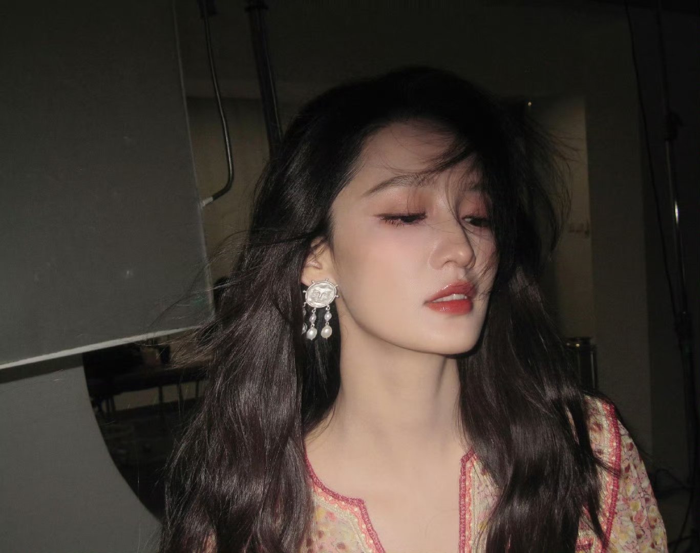 李沁ccd李沁美成这样沁沁轻轻松松美成这样，脸蛋绝对不基础 ​​​
