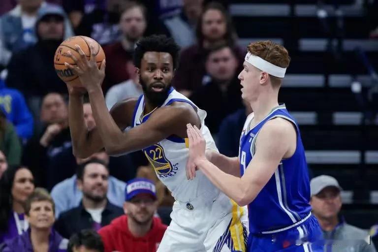 据NBA分析网作者罗伯特·马维的报道，勇士主教练科尔本赛季遭遇了前所未有的挑战，