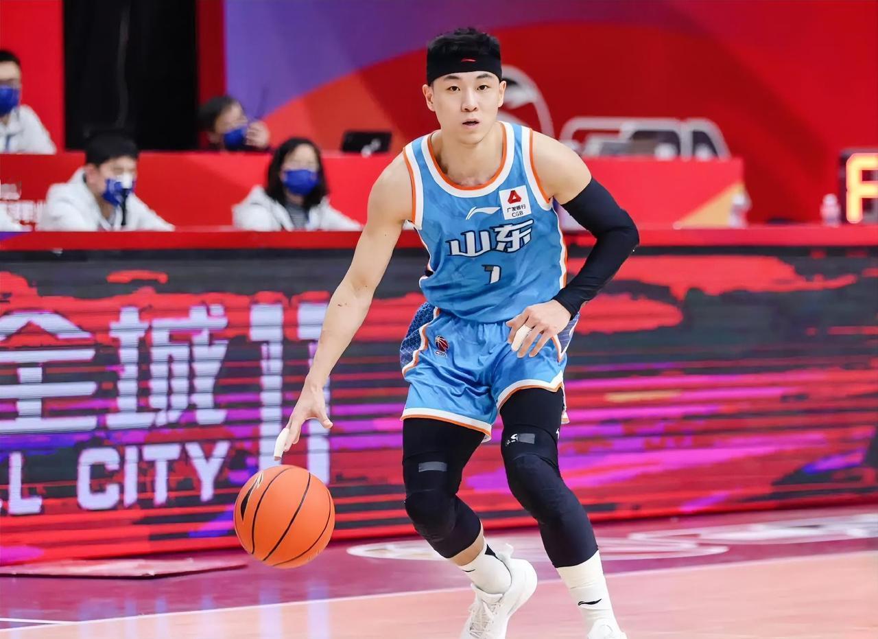 山东后卫高诗岩真是太准了！在今天山东在客场以74:80暂时落后广厦，但高诗岩的表