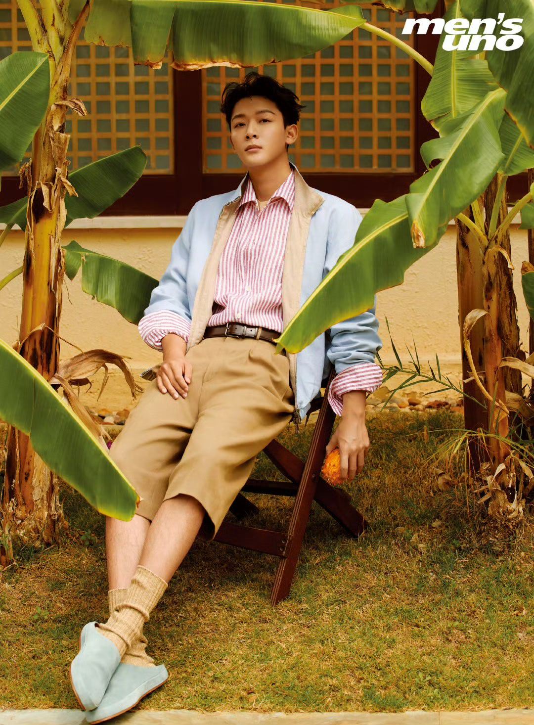 张晚意初夏海岸漫步大片张晚意风度五月封面   海岸、阳光与张晚意的相遇，成就了这