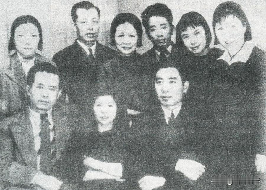 1938年下半年，担任抗大教育长的刘亚楼等一批红军将领，受党委派前往素有“苏联红