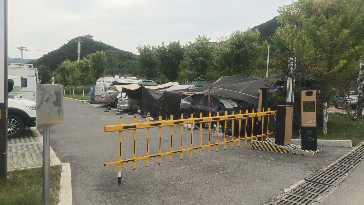来陕西太白县避暑驻车，首选必须是仙气满满的翠矶山！
 
这座藏在秦岭深处的公园，