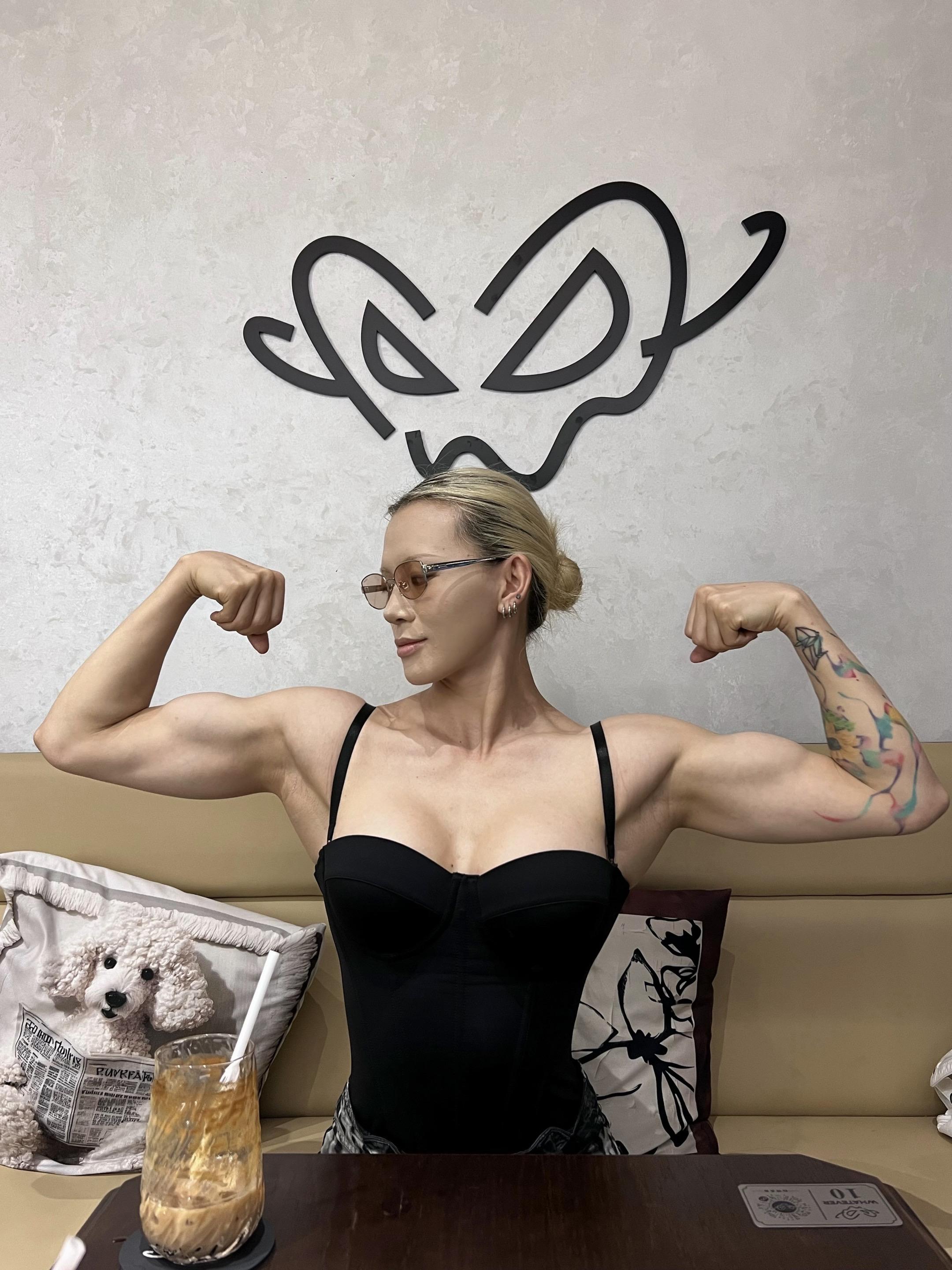 姐妹们 想要一个全是强壮手臂的评论区  💪🏻力量