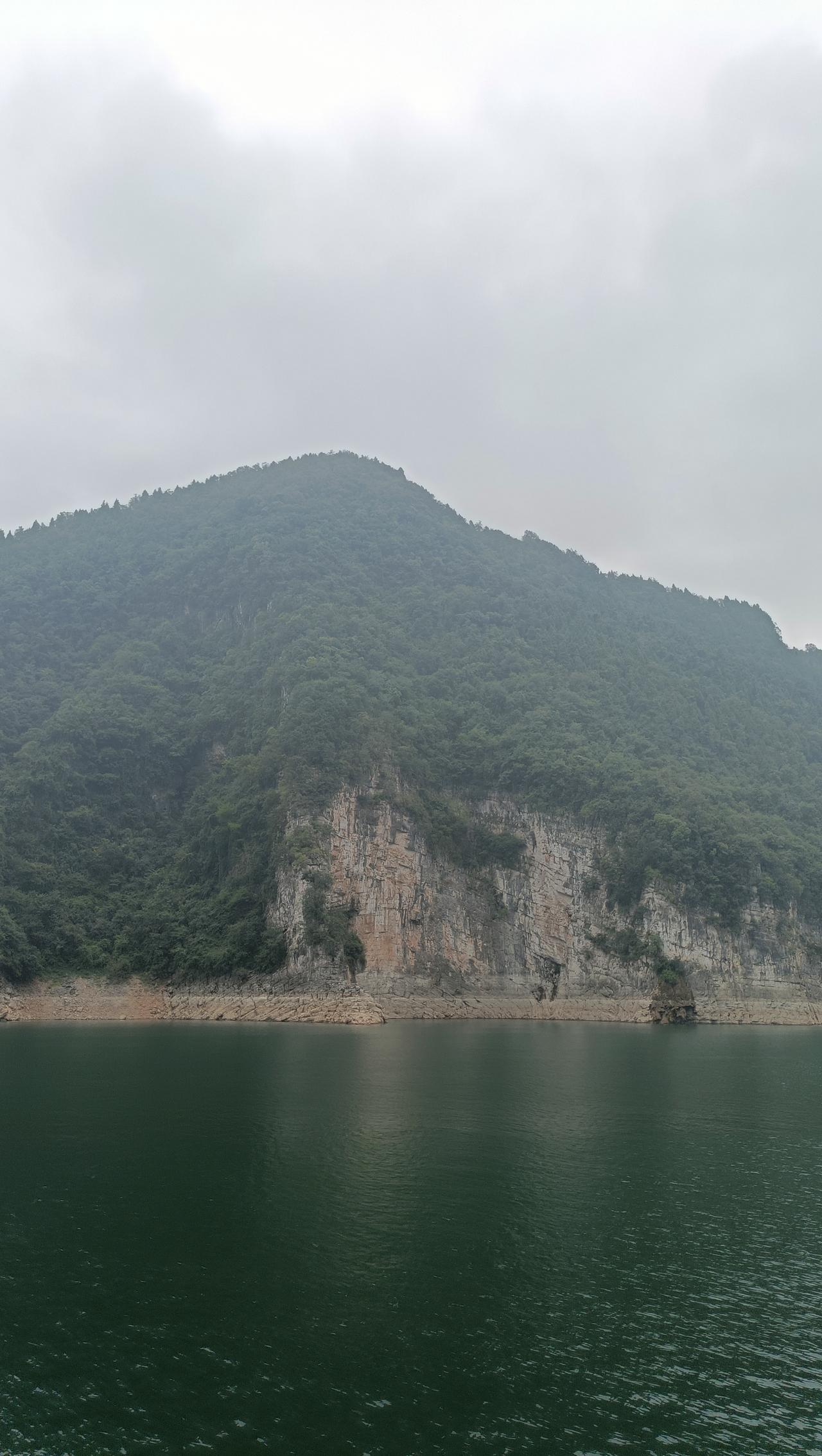今天中秋节来到清江画廊，看看三百里画廊的清江美景！
我来过多次，只是这次来，恰逢
