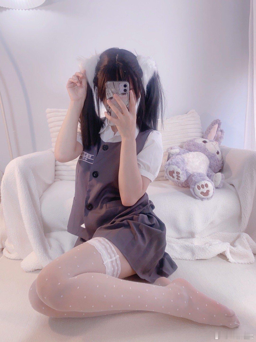 摸摸耳朵 ​​​