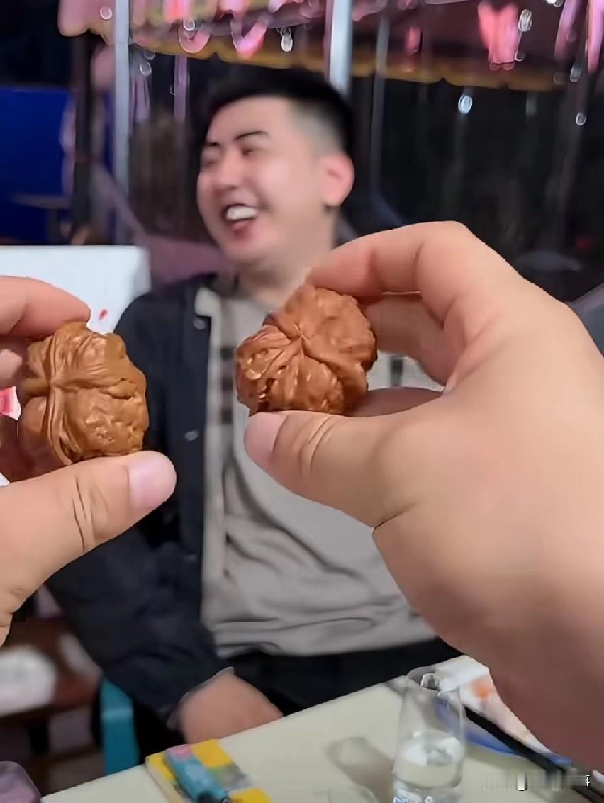 二驴吐槽奶豆，跟着我几天挣了四十多万！其中收了阿厦20万转账，顺走李四送方丈的核