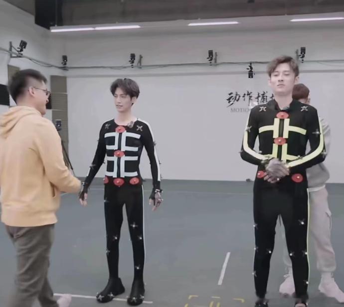 罗云熙现在的身材跟女演员演cp太影响观感了吧[允悲][允悲] 