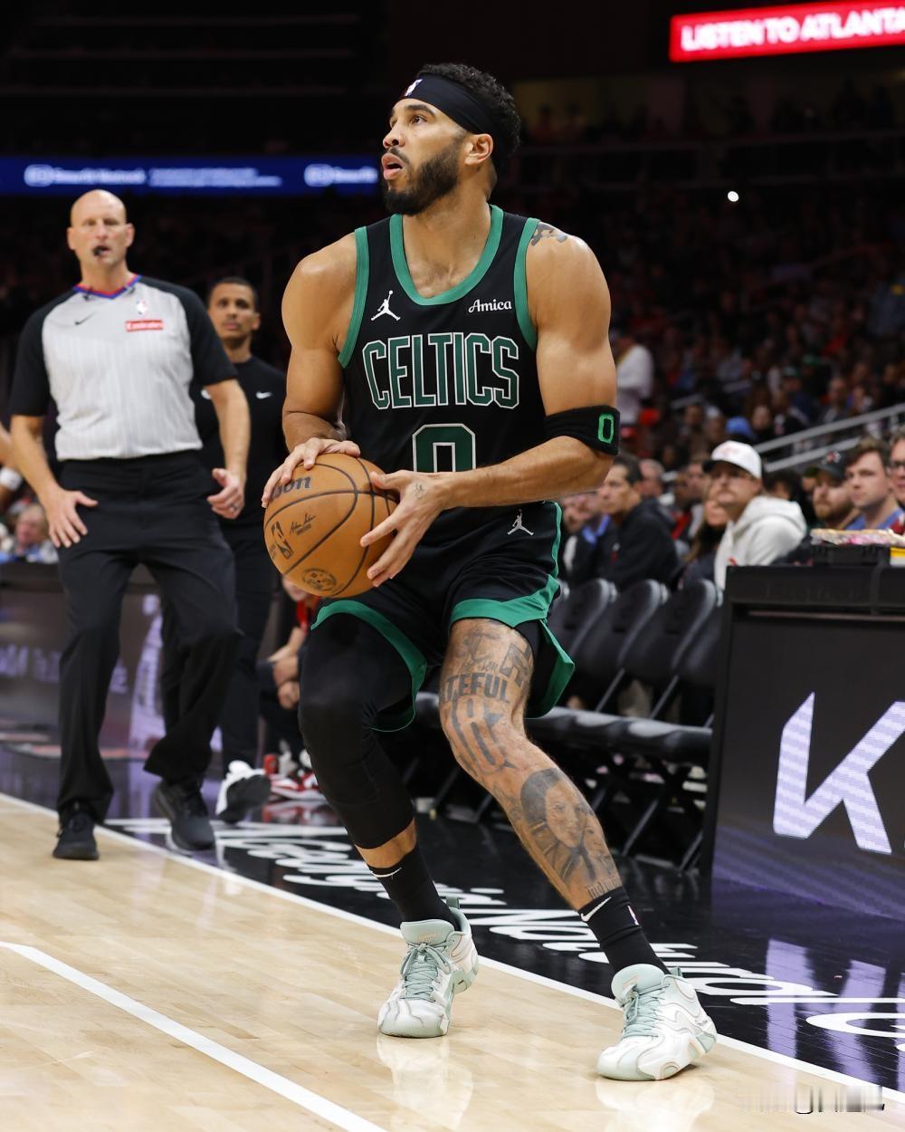 [NBA]塔图姆28+9杨10中1伤退 凯尔特人大胜老鹰
北京时间11月5日，N