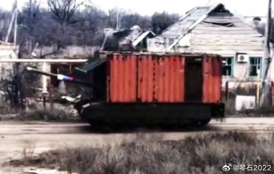 俄乌战场千奇百怪的坦克脏辫和乌龟壳坦克，实际上图6集装箱就是乌龟壳。烽火问鼎计划