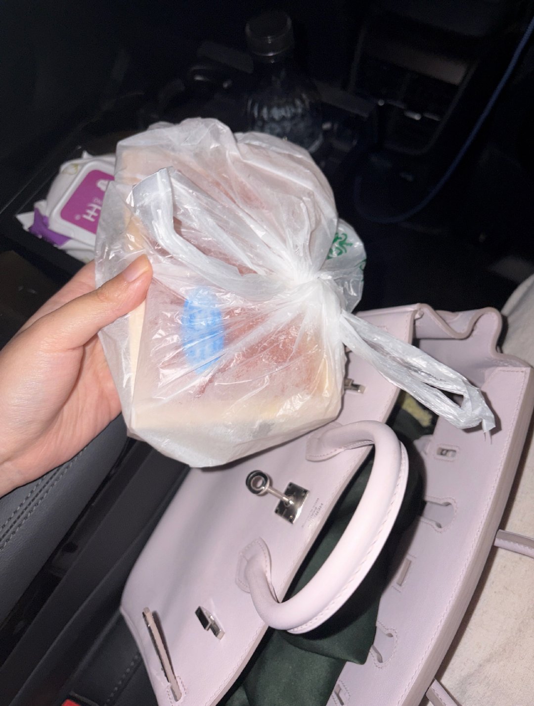 sleepover at bestie’s place俺选择带上了一盒特产 俗称