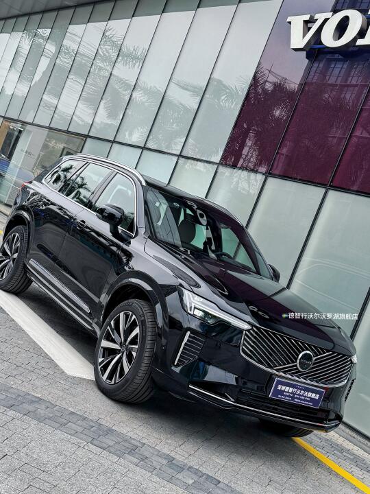 🚗沃尔沃XC90：城市驰骋与公路旅行的理想🥳