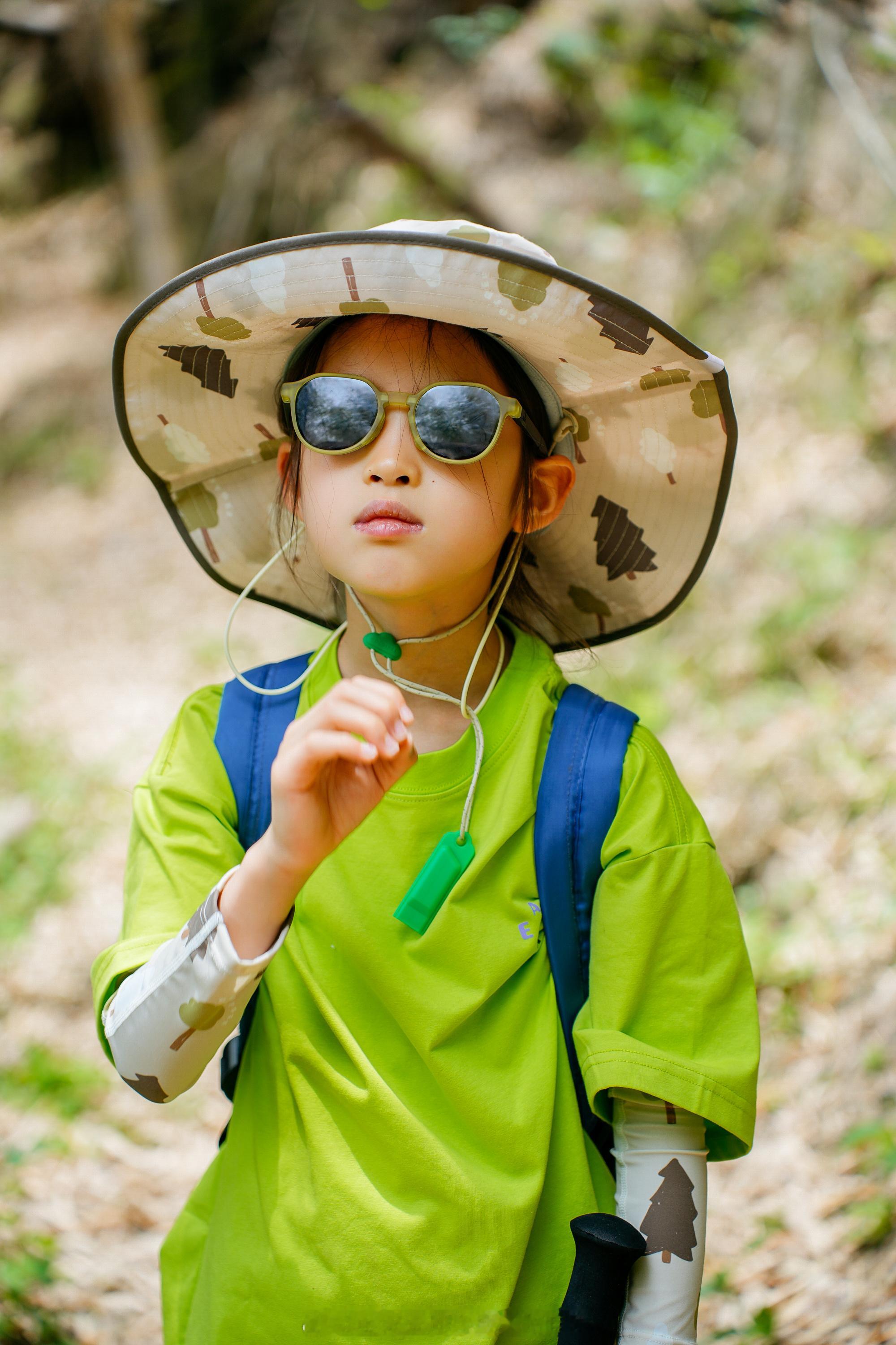 七个小时的徒步结束了五一假期[偷笑]现在徒步还真不如橙子能走明天她继续上学我在家