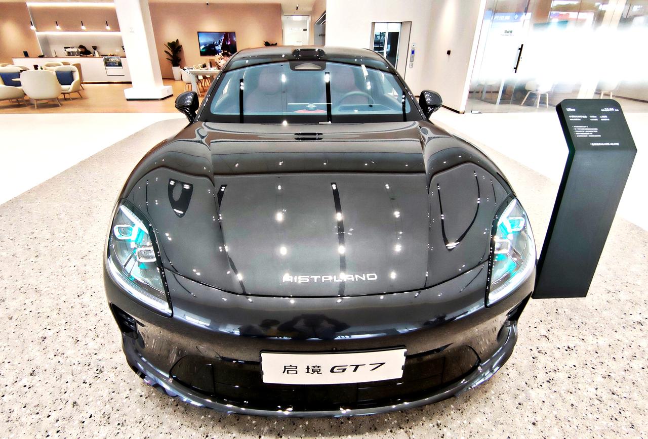 新一代智能猎装《启境GT7》
  启境GT7为广汽与华为联合打造的，全新智能猎装
