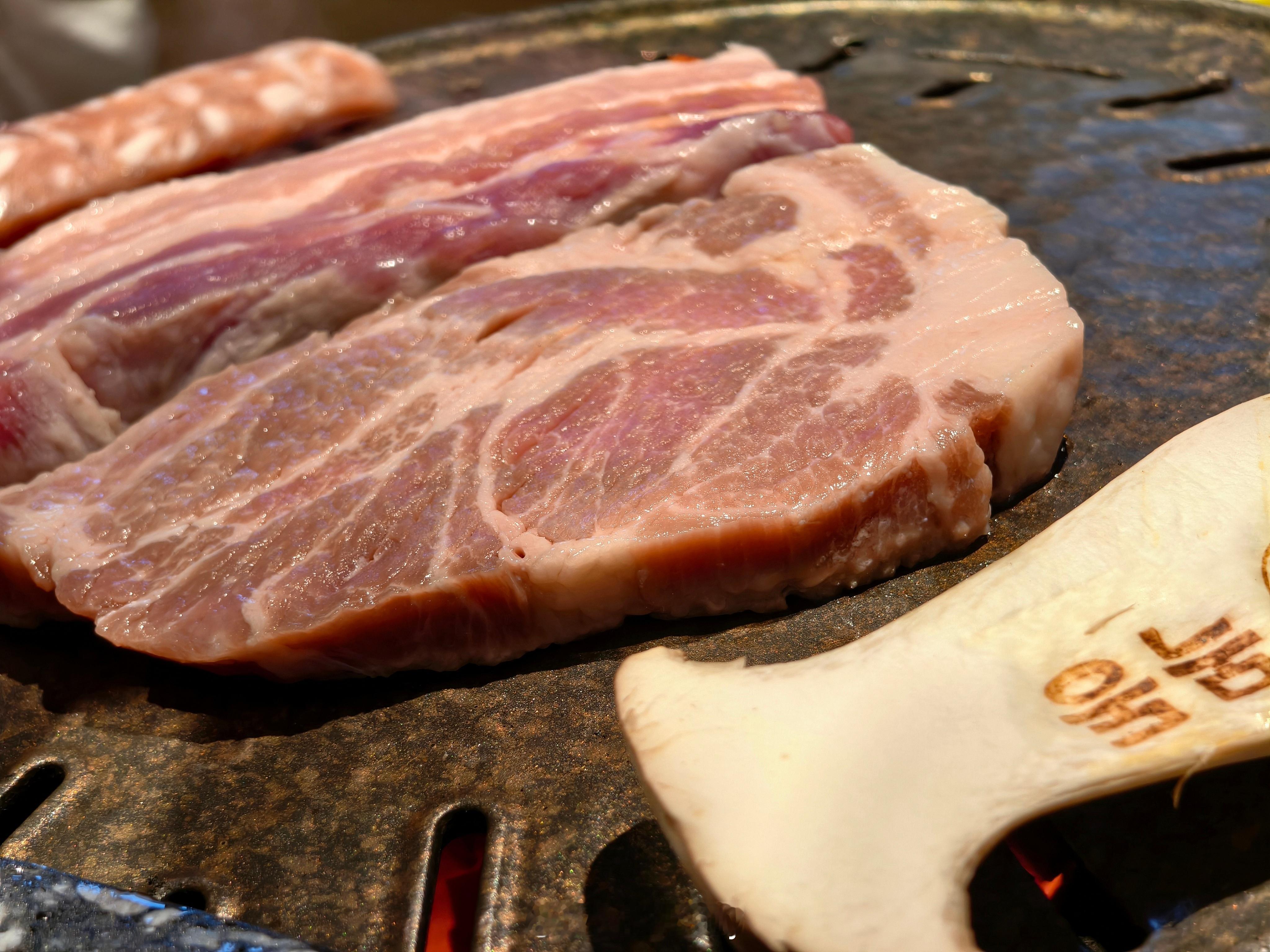 减肥，中午吃肉应该不会胖吧？[喵喵][喵喵][喵喵] ​​​