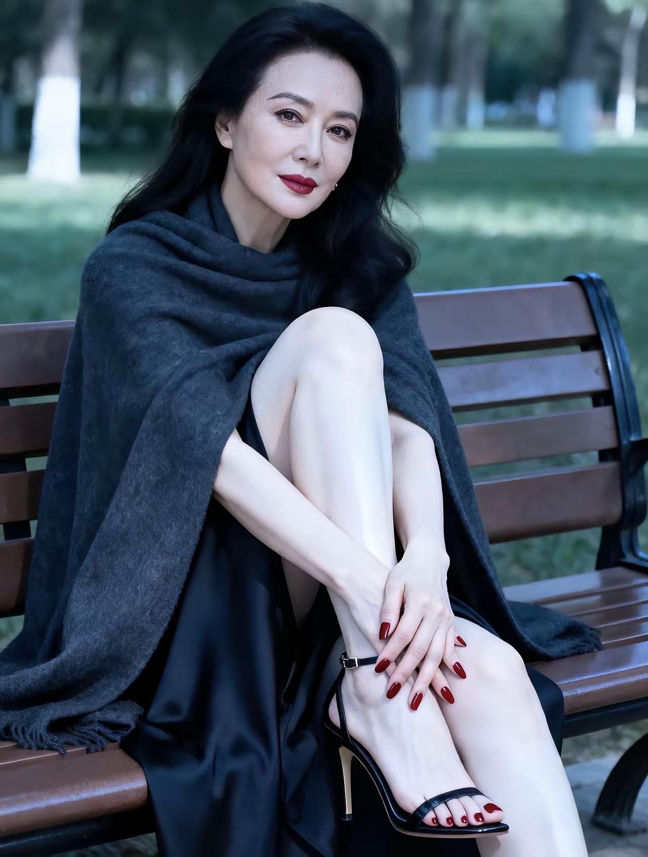 不论多大年龄了，年轻时候绝对是个大美女[比心]