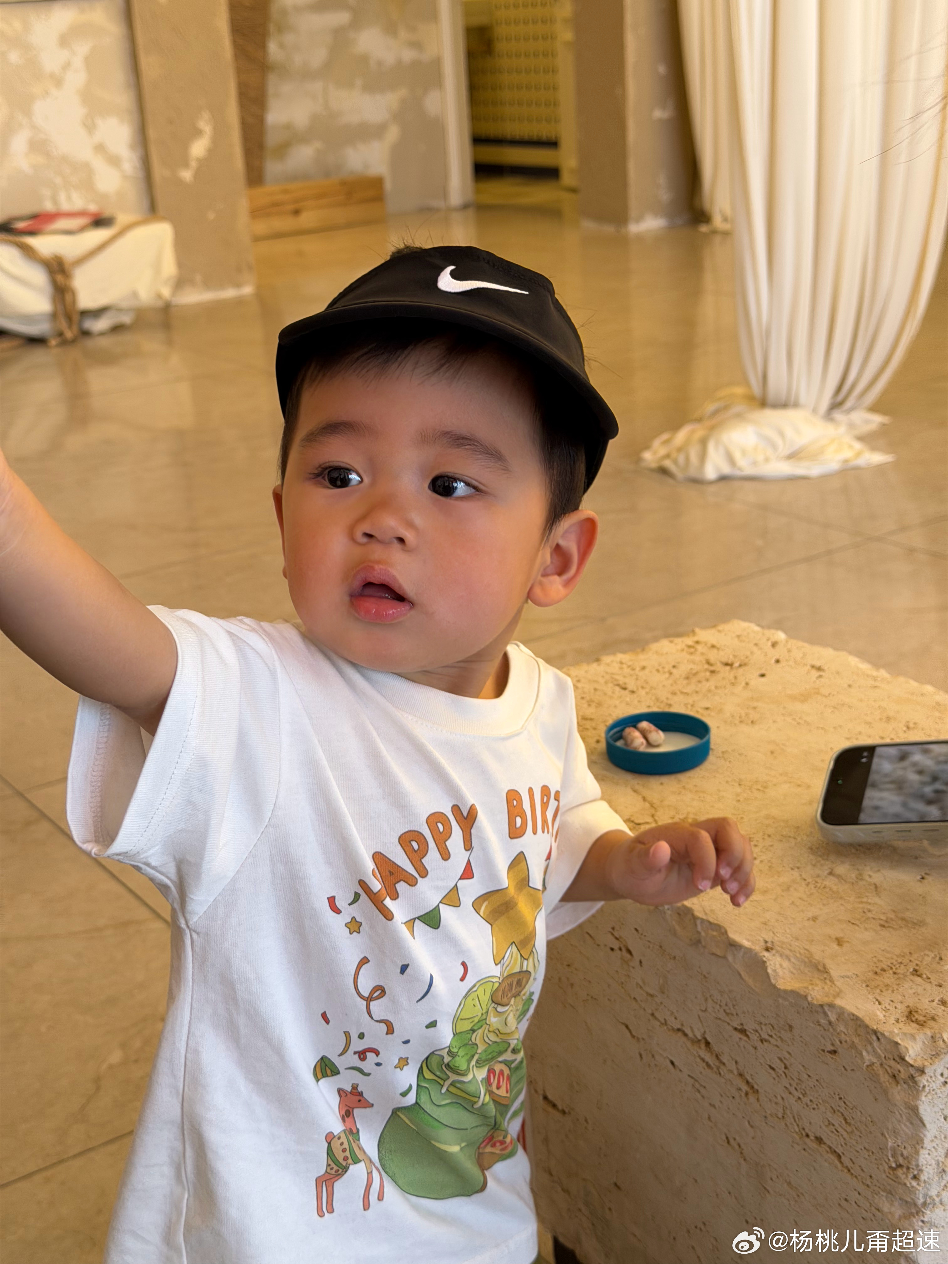 带了两天人类幼崽了实在是太。。有意思了敬佩每一位父亲母亲已经追着我喊阿爸阿爸了萌