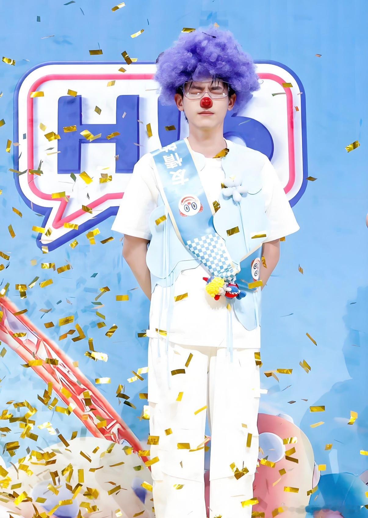 辛云来李雪琴演了一部悲情戏李雪琴想让辛云来拉她上去，结果辛云来越帮越忙，最后李雪