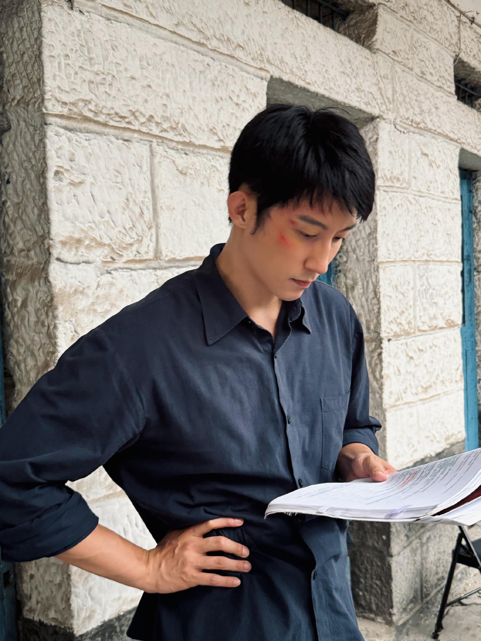 年代科幻剧《觉醒》黄景瑜田嘉瑞包上恩，三体导演杨磊，拍摄地宁夏成都，拍摄周期两个