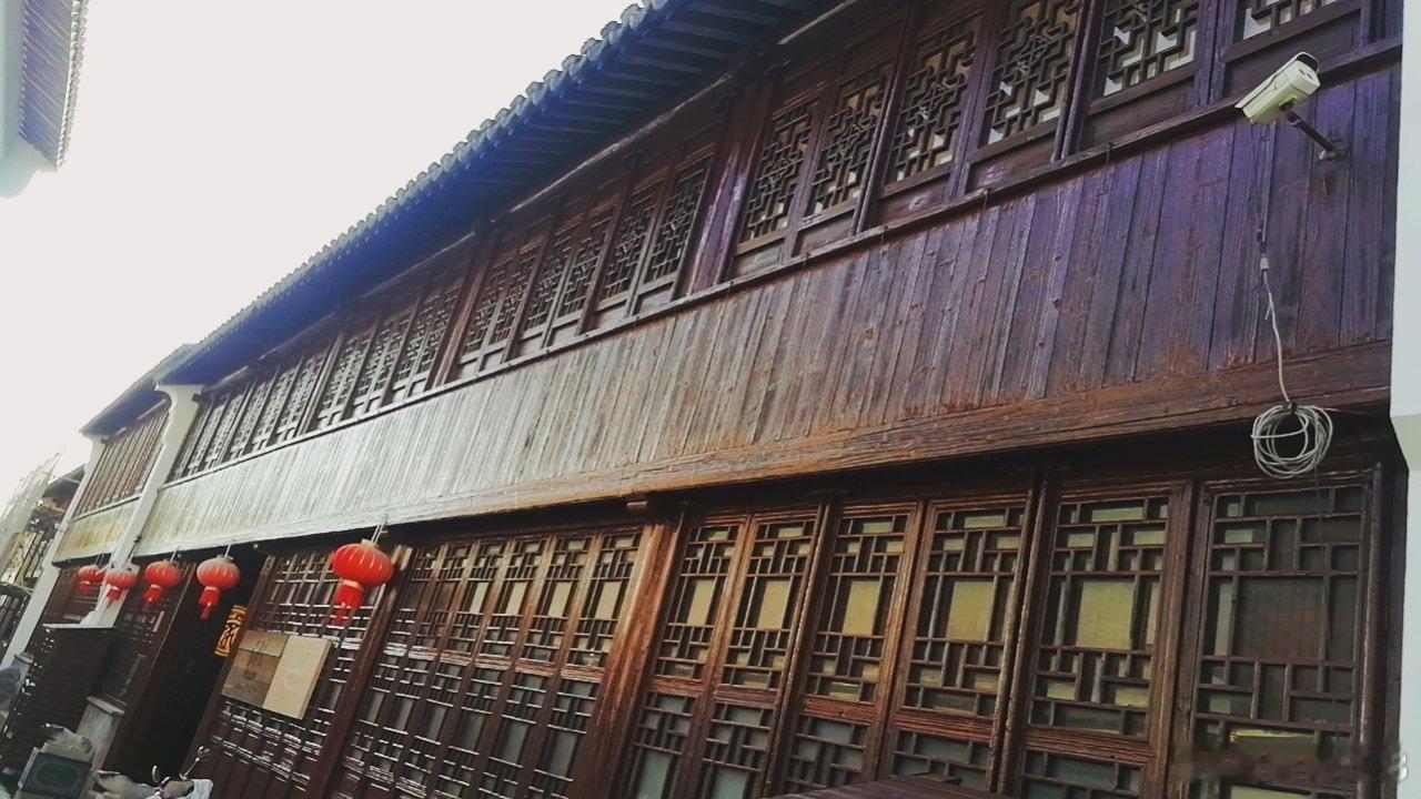 魏总携访珠里朱家学堂。朱局长躬耕杏坛数十载，十年父女尺牍一万封。知行并进，躬行实