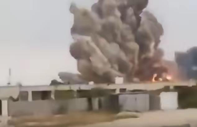 特朗普炸了！伊朗核电站浓烟滚滚，说好推迟5天为何又突然动手？

这老特变脸比翻书